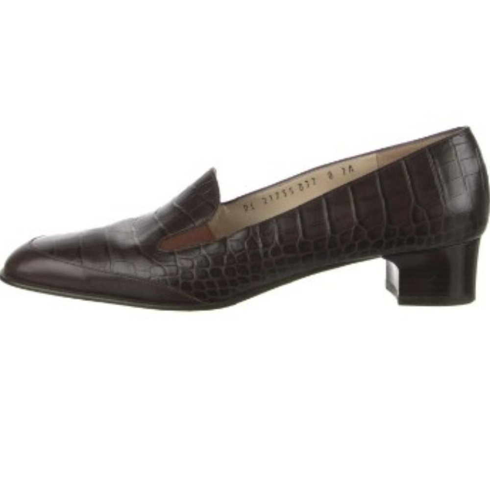 Salvatore Ferragamo leather pump